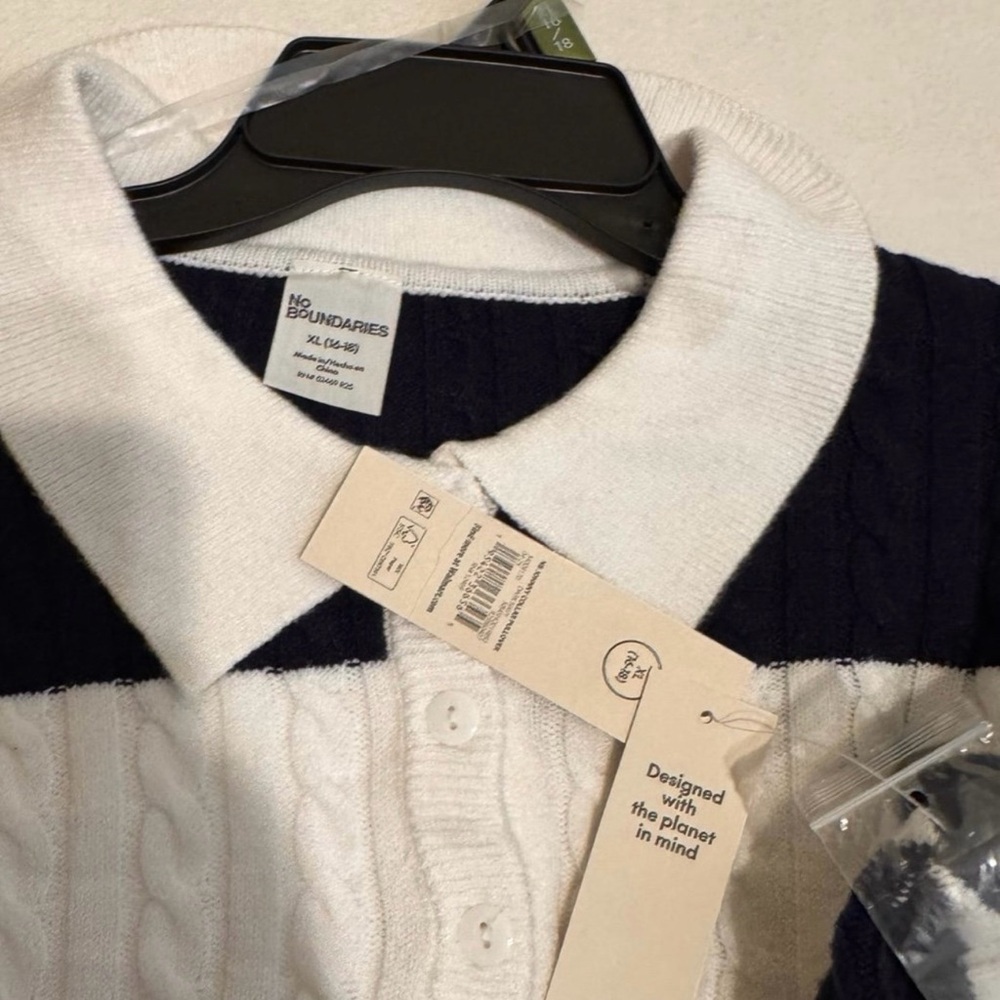 No Boundaries Women's Cable Knit Collared Pullover, XL - Picture 3 of 6